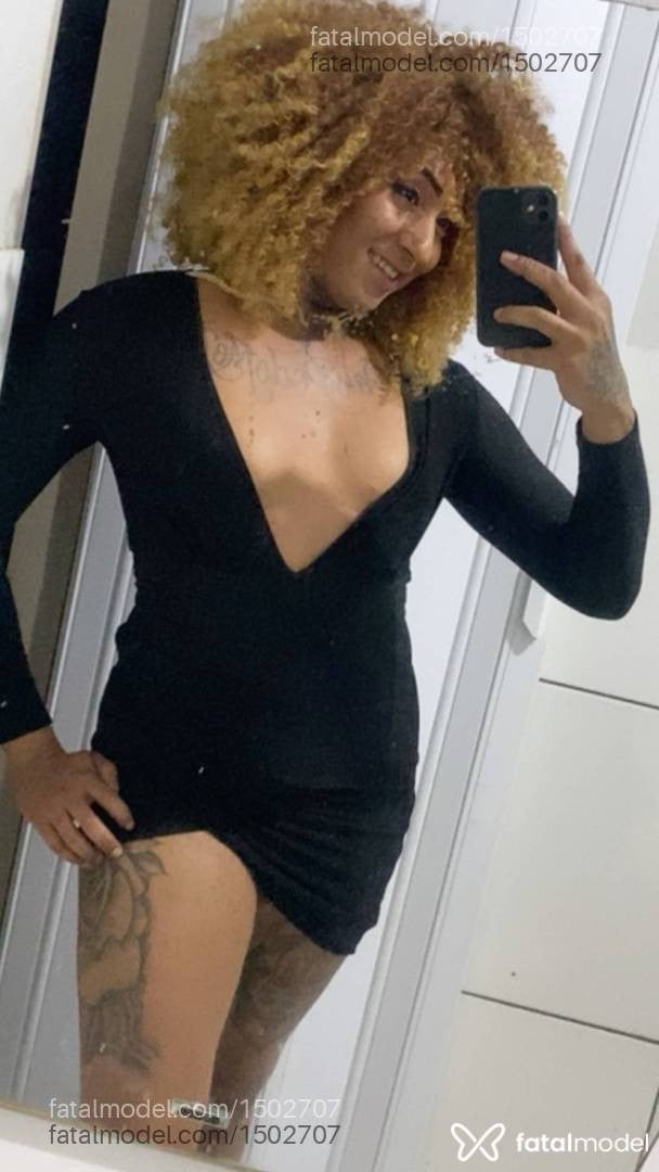Acompanhante travesti com cabelo castanho de olhos pretos - Ravena Costa