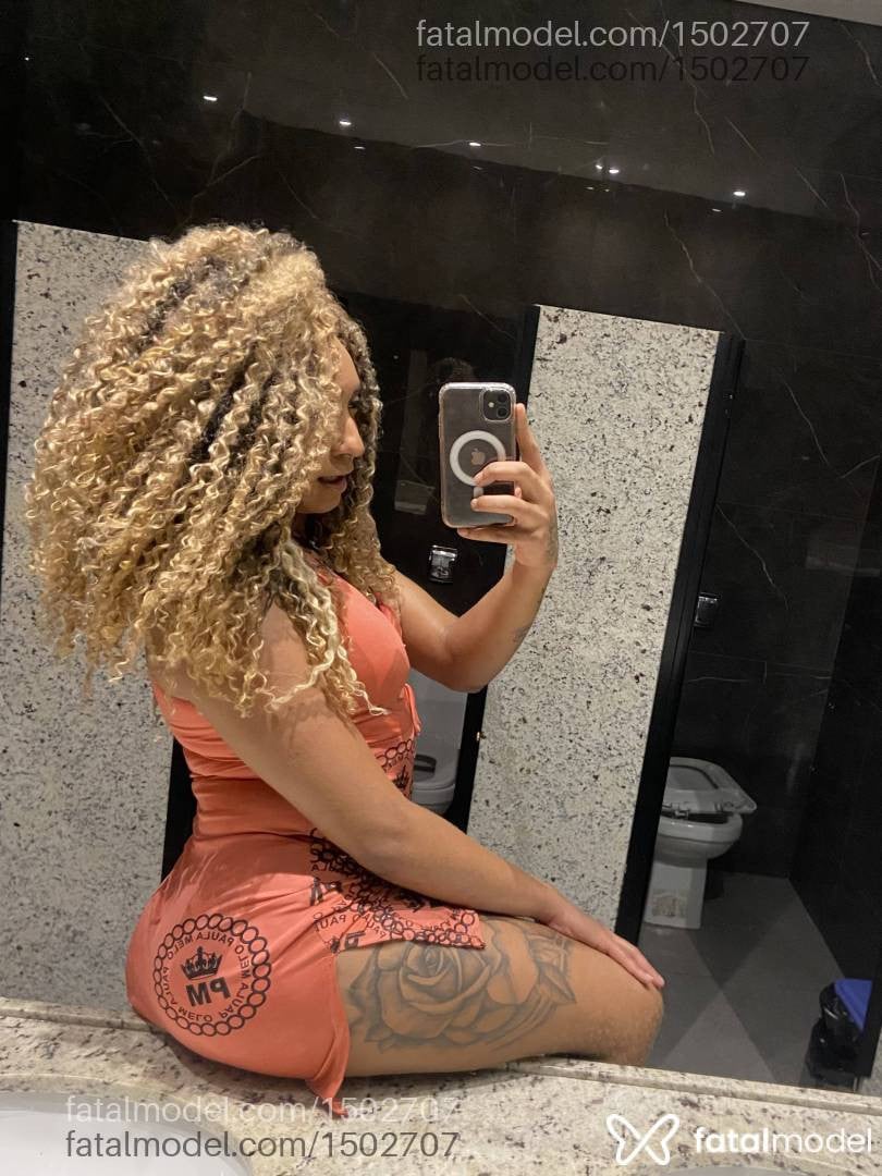 Acompanhante travesti com cabelo castanho de olhos pretos em Rondonópolis - Mel