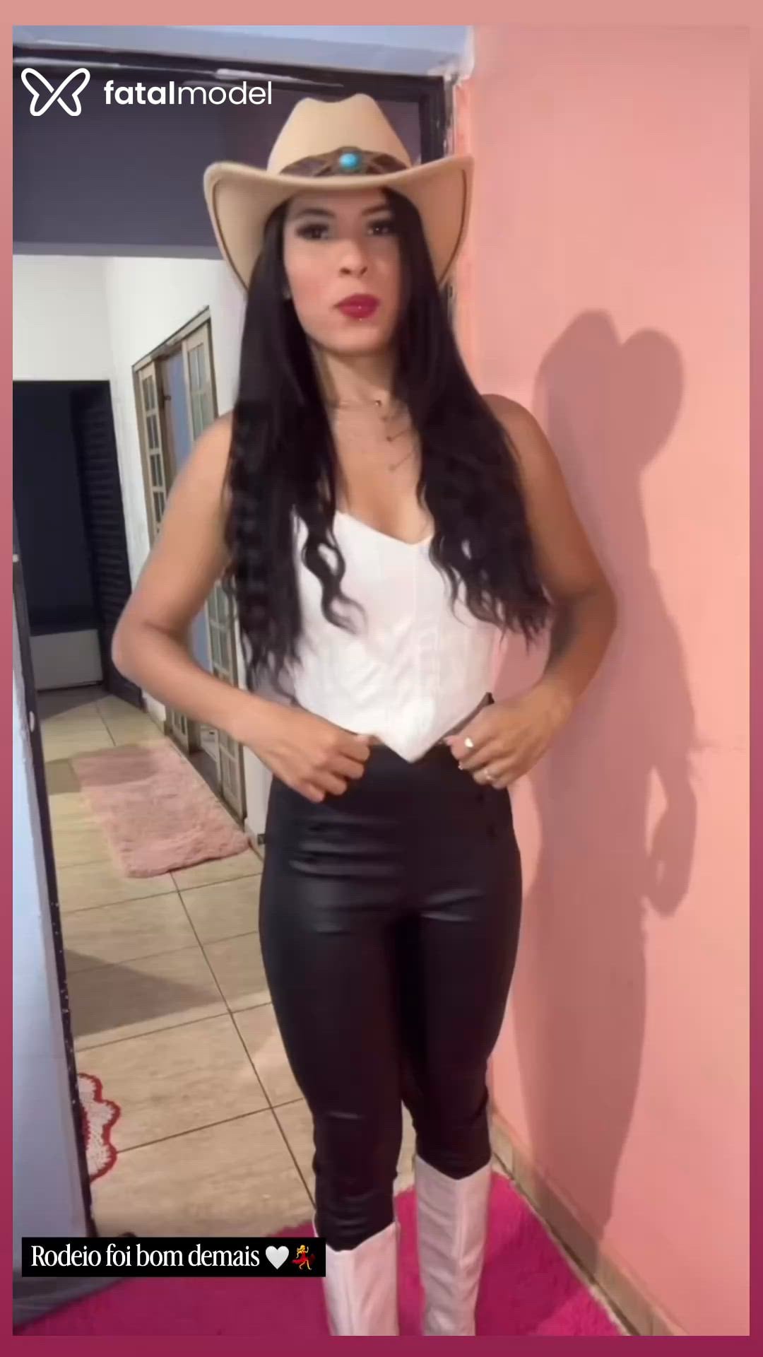 Acompanhante mulher trans morena (o) de olhos cinza - Maressa Hoffman