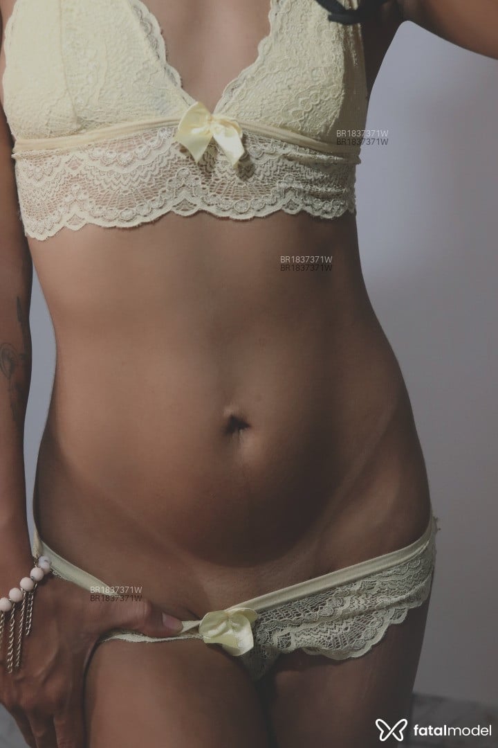 Acompanhante mulher morena (o) de olhos castanhos em Virtual Acompanhante mulher morena (o) de olhos castanhos em Virtual - Perola Negra