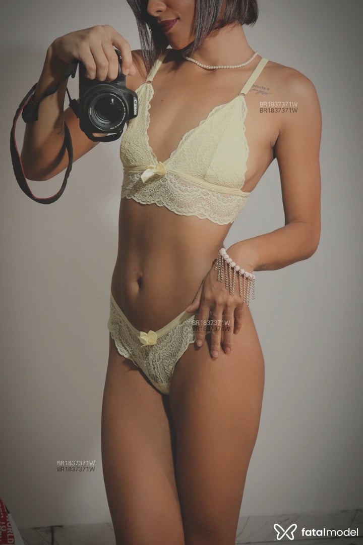 Acompanhante mulher morena (o) de olhos castanhos em Virtual Acompanhante mulher morena (o) de olhos castanhos em Virtual - Perola Negra