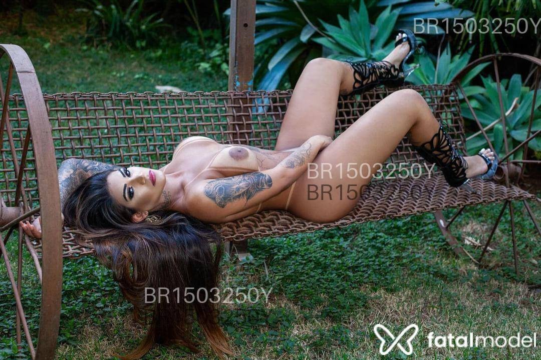 Acompanhante mulher trans com cabelo castanho de olhos mel em Contagem - Eloah Oliveira