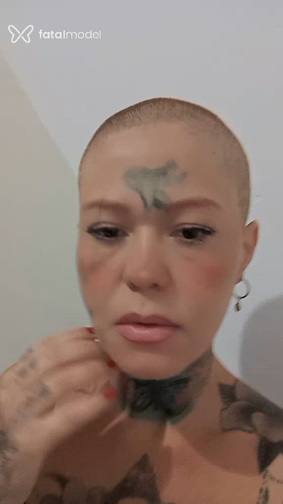 Acompanhante mulher ruiva (o) de olhos castanhos - Bárbarah