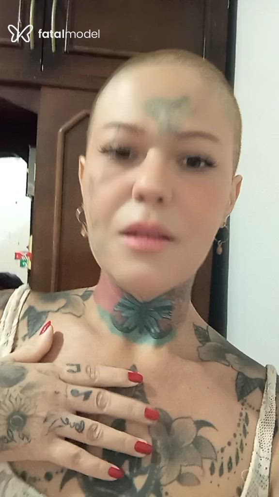 Acompanhante mulher ruiva (o) de olhos castanhos - Bárbarah