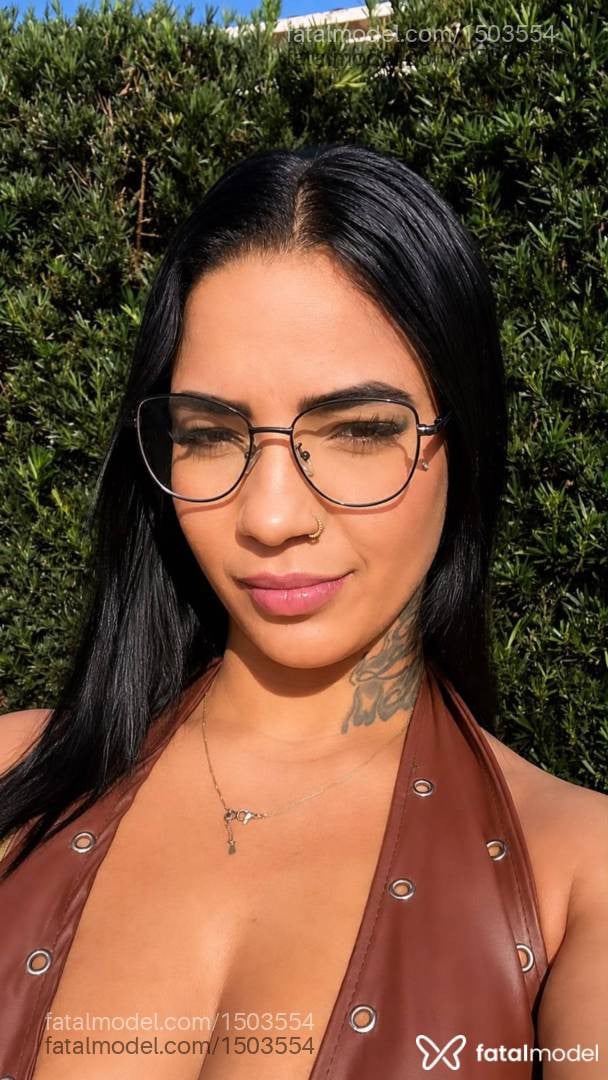 Acompanhante mulher morena (o) de olhos pretos - Larissa Duarte