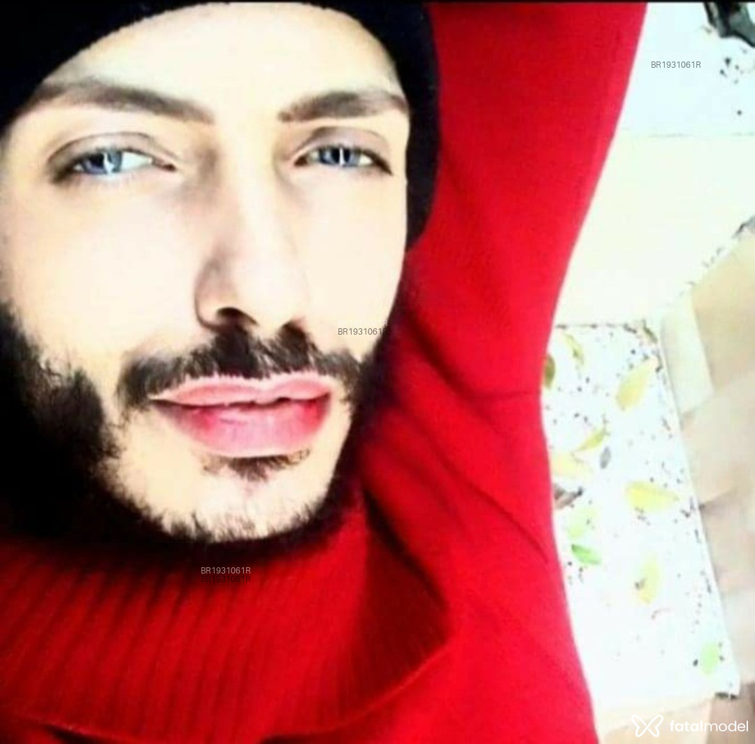 Acompanhante homem com cabelo castanho de olhos cinza em São Paulo Acompanhante homem com cabelo castanho de olhos cinza em São Paulo - Izes Vounchér