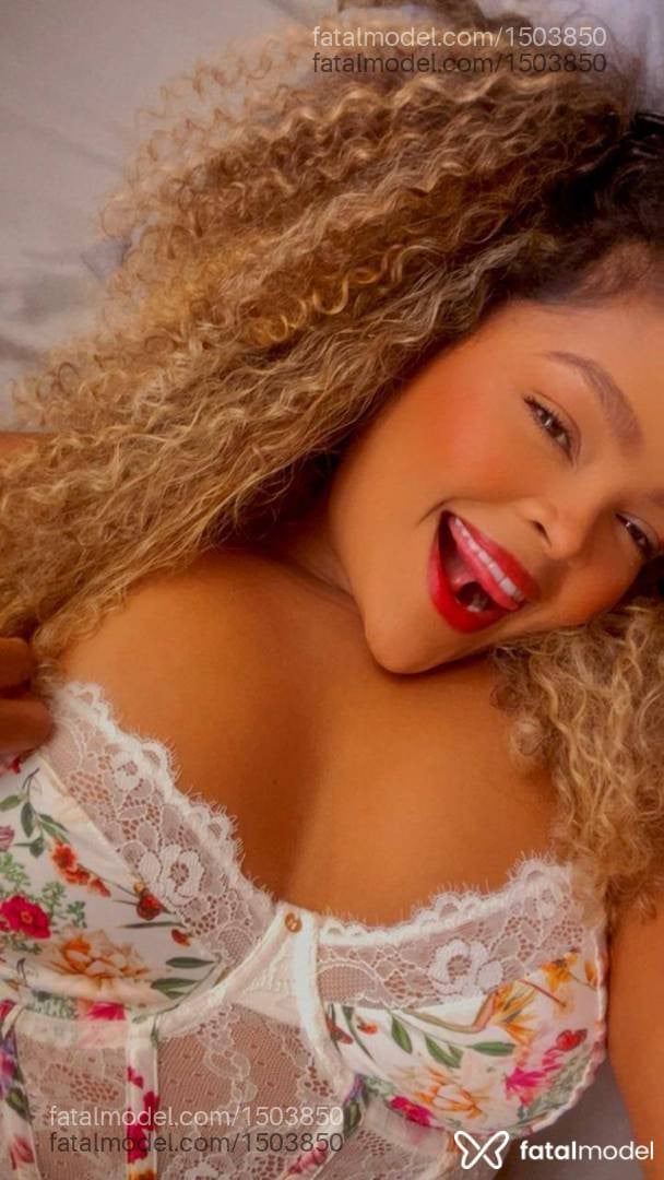 Acompanhante mulher loira (o) de olhos castanhos - Luara Diniz