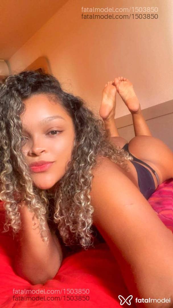 Acompanhante mulher loira (o) de olhos castanhos - Luara Diniz
