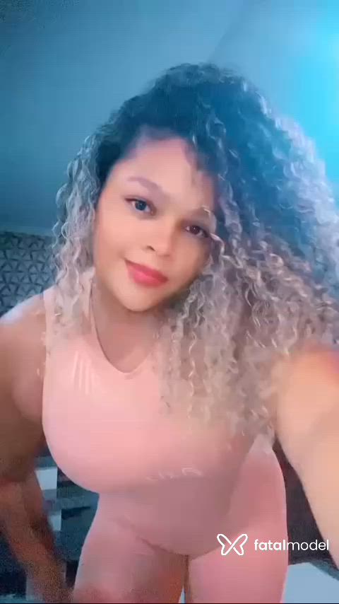 Acompanhante mulher loira (o) de olhos castanhos - Luara Diniz