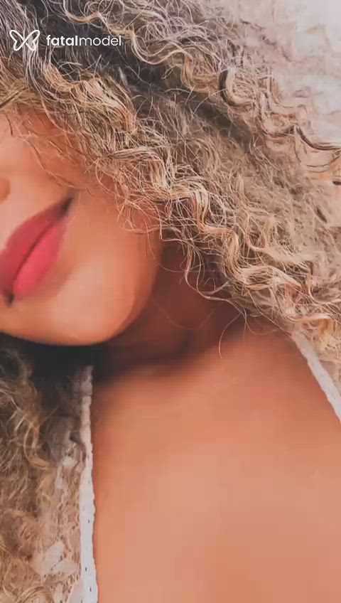 Acompanhante mulher loira (o) de olhos castanhos em Uberlândia Acompanhante mulher loira (o) de olhos castanhos em Uberlândia - Luara Diniz