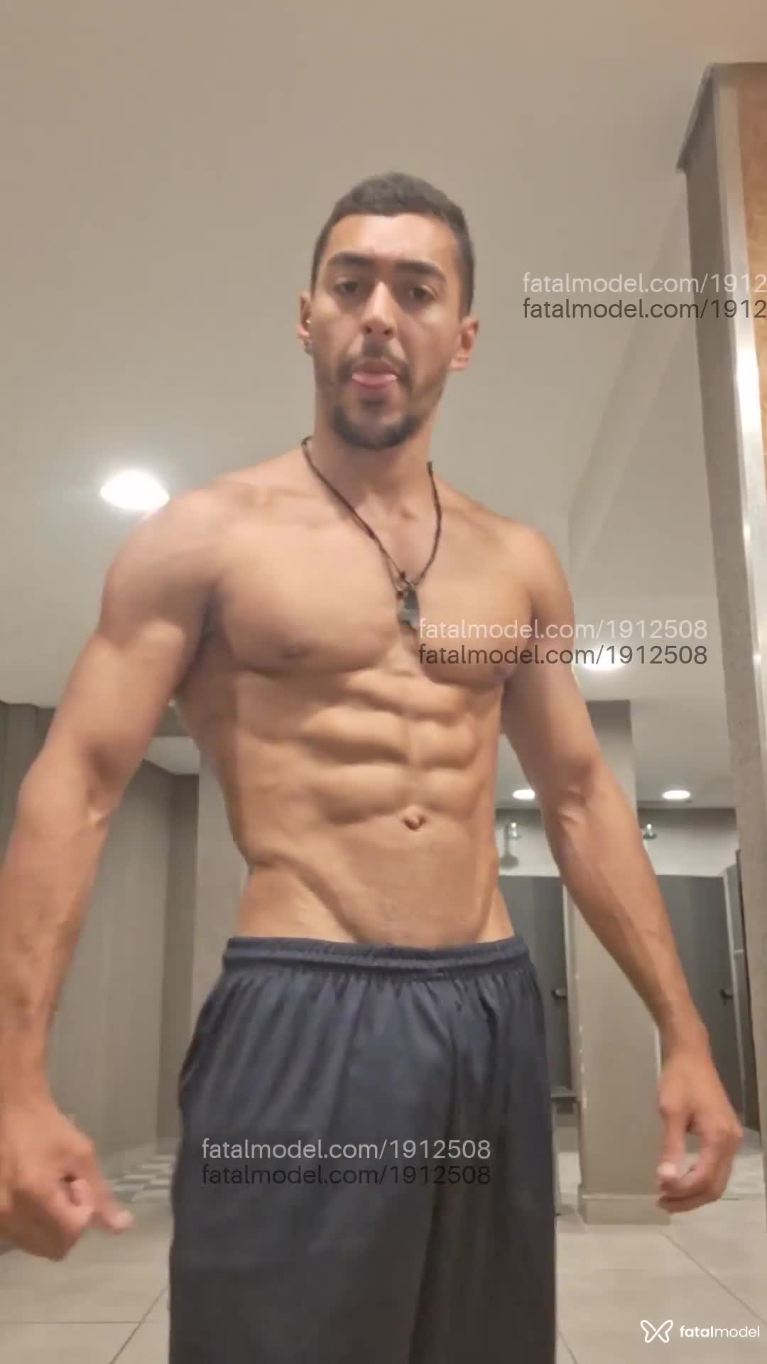 Acompanhante homem morena (o) de olhos castanhos em Rio de Janeiro - Carlos