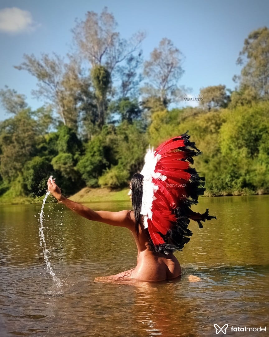Acompanhante mulher trans morena (o) de olhos azuis em Santiago - VICTÓRIA