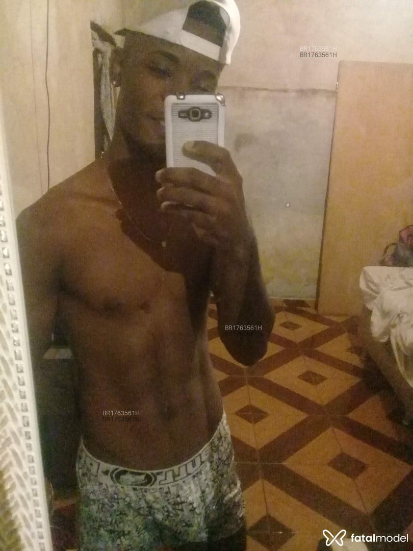 Acompanhante homem morena (o) de olhos pretos em Uberlândia - Pretinho