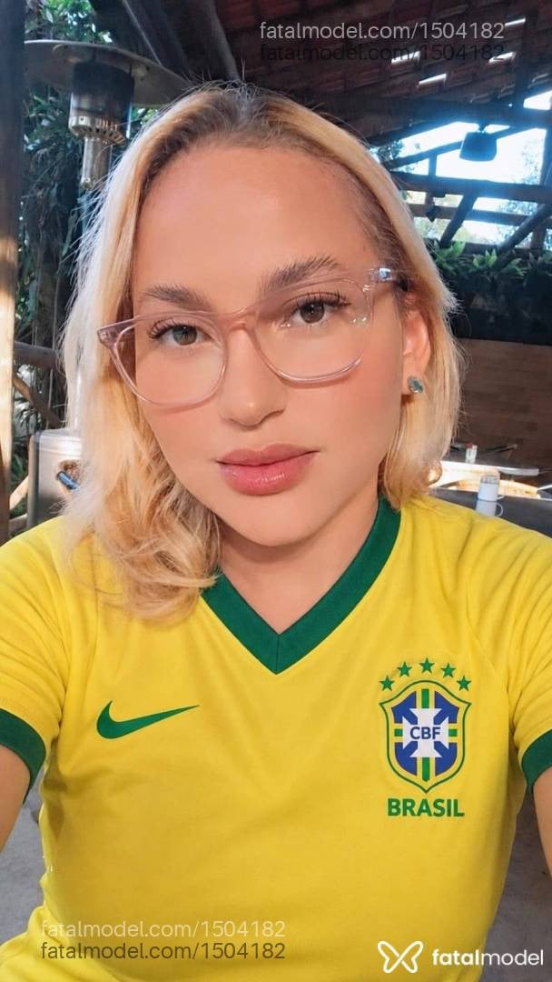 Acompanhante mulher loira (o) de olhos castanhos em Divinópolis - Jennifer