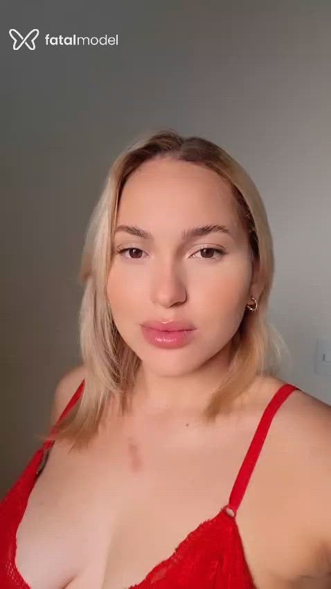 Acompanhante mulher loira (o) de olhos castanhos - Jennifer