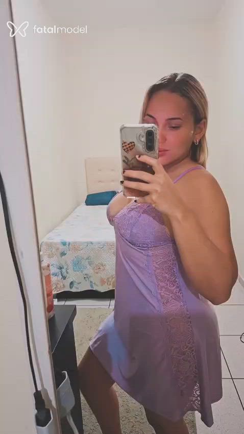 Acompanhante mulher loira (o) de olhos castanhos - Jennifer