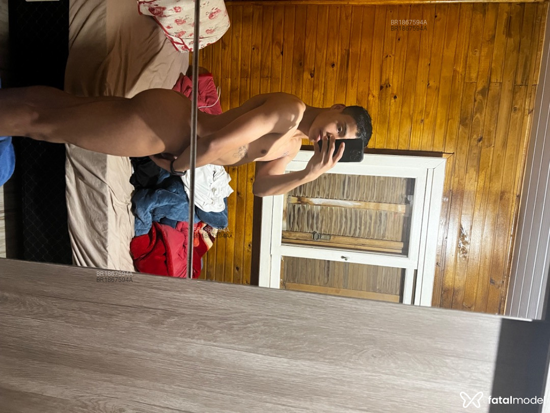Acompanhante homem morena (o) de olhos castanhos em Virtual - Novinhotap