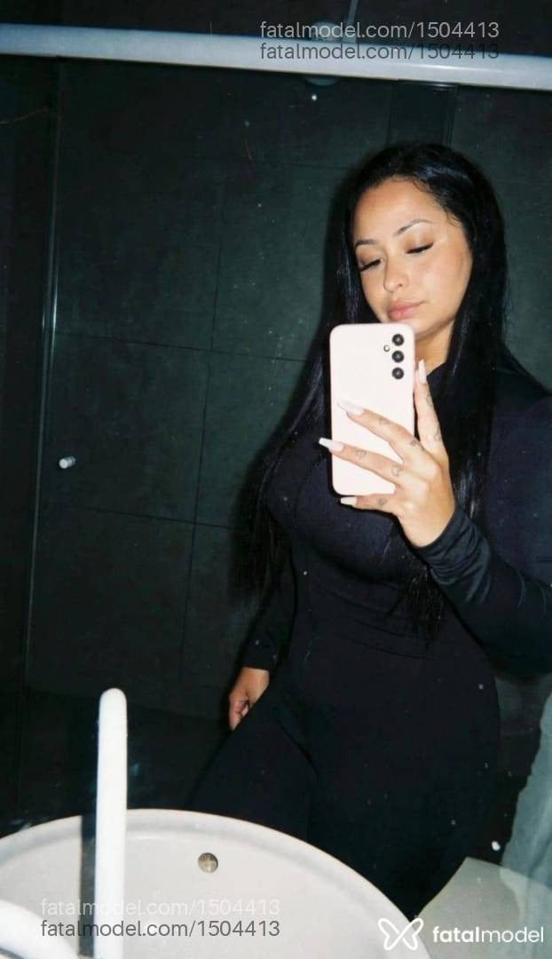 Acompanhante mulher morena (o) de olhos castanhos - Dj BloomTrixx