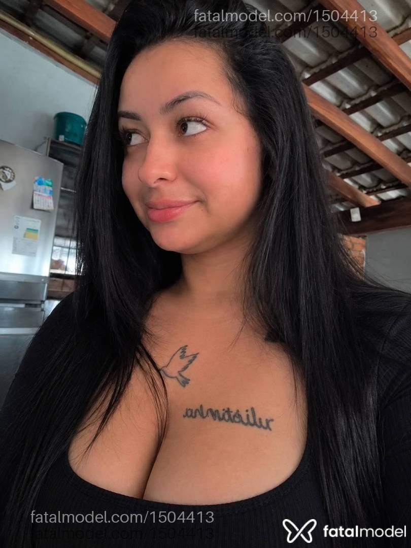 Acompanhante mulher morena (o) de olhos castanhos - Dj BloomTrixx
