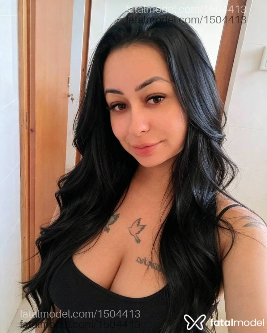 Acompanhante mulher morena (o) de olhos castanhos - Dj BloomTrixx