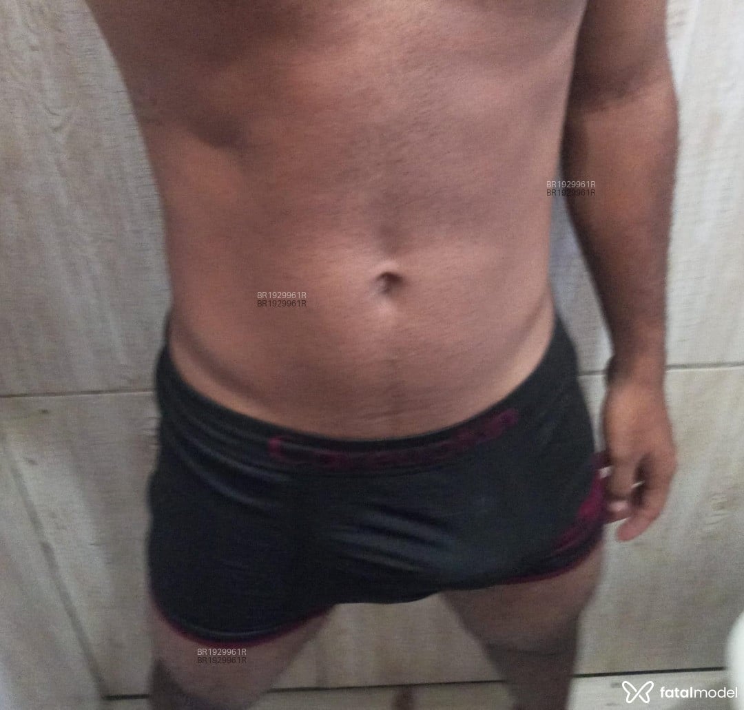 Acompanhante homem morena (o) de olhos pretos em São José Acompanhante homem morena (o) de olhos pretos em São José - Tom