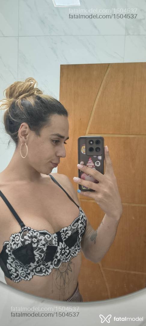 Acompanhante mulher trans com cabelo castanho de olhos castanhos - Alice Gabrielly