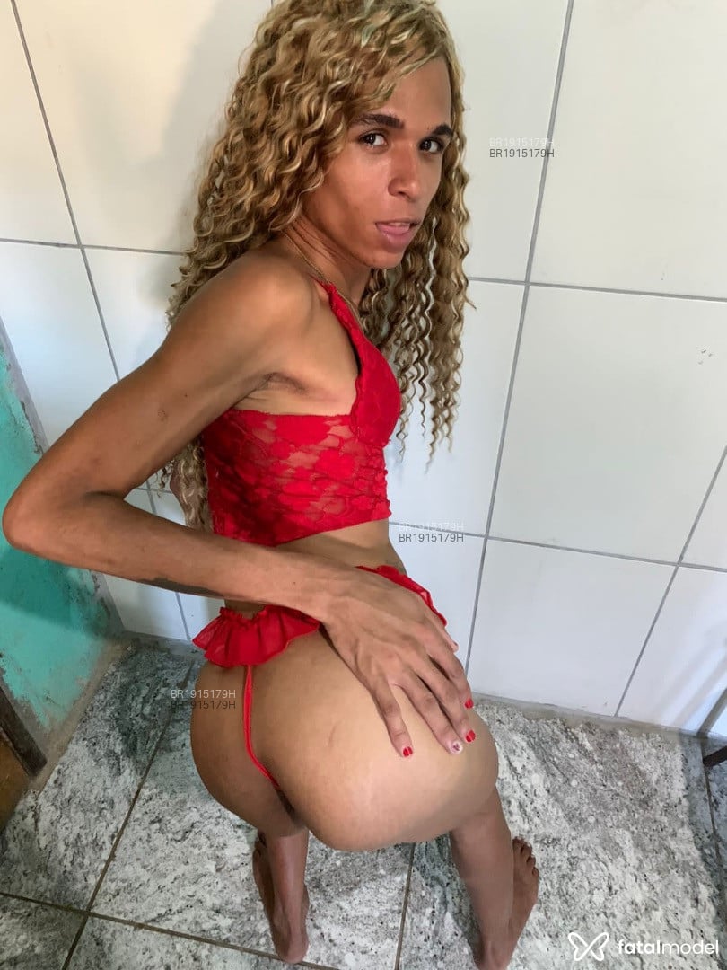 Acompanhante mulher trans loira (o) de olhos castanhos - Thifanyy Acompanhante mulher trans loira (o) de olhos castanhos - Thifanyy
