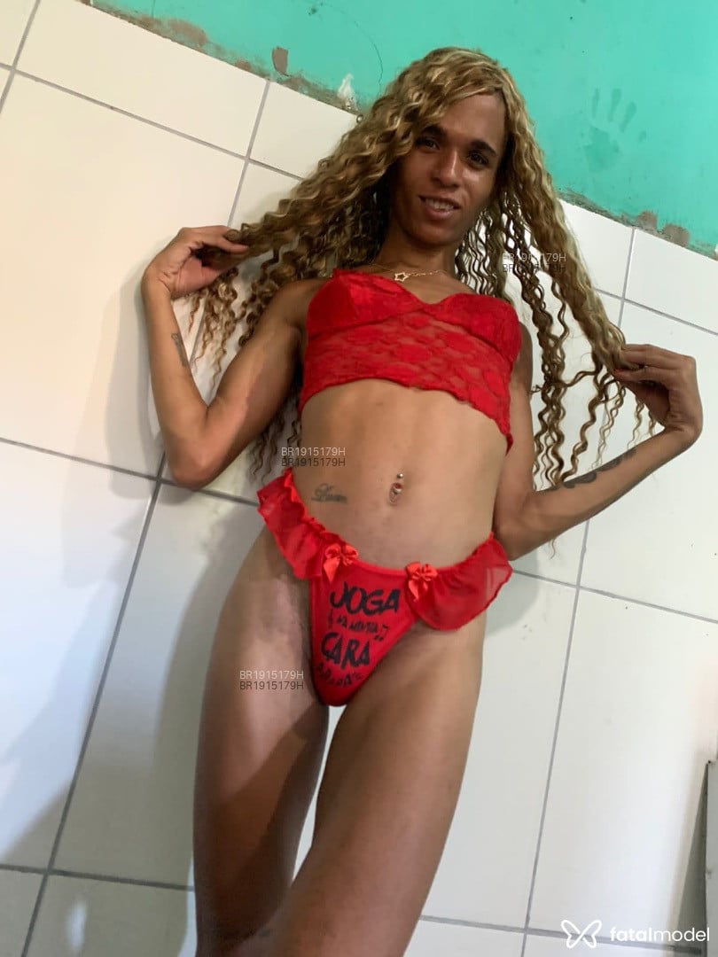 Acompanhante mulher trans loira (o) de olhos castanhos - Thifanyy Acompanhante mulher trans loira (o) de olhos castanhos - Thifanyy