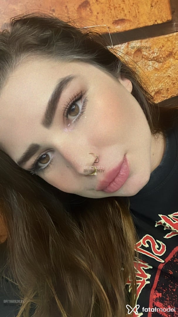 Acompanhante mulher com cabelo castanho de olhos castanhos em São Paulo Acompanhante mulher com cabelo castanho de olhos castanhos em São Paulo - Loren