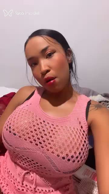 Acompanhante mulher morena (o) de olhos pretos - Náksu Kikyou