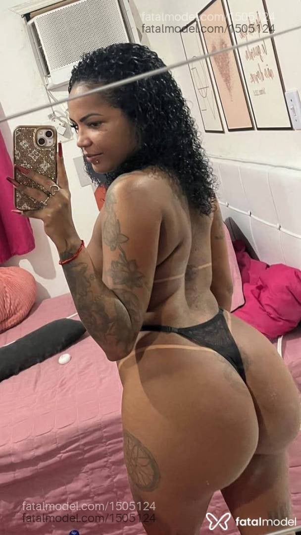 Acompanhante mulher morena (o) de olhos pretos - Jasmim