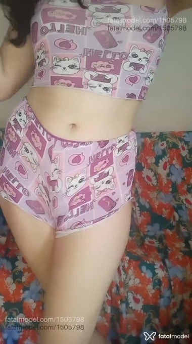 Acompanhante mulher trans morena (o) de olhos castanhos em Virtual - Vitória Gölz