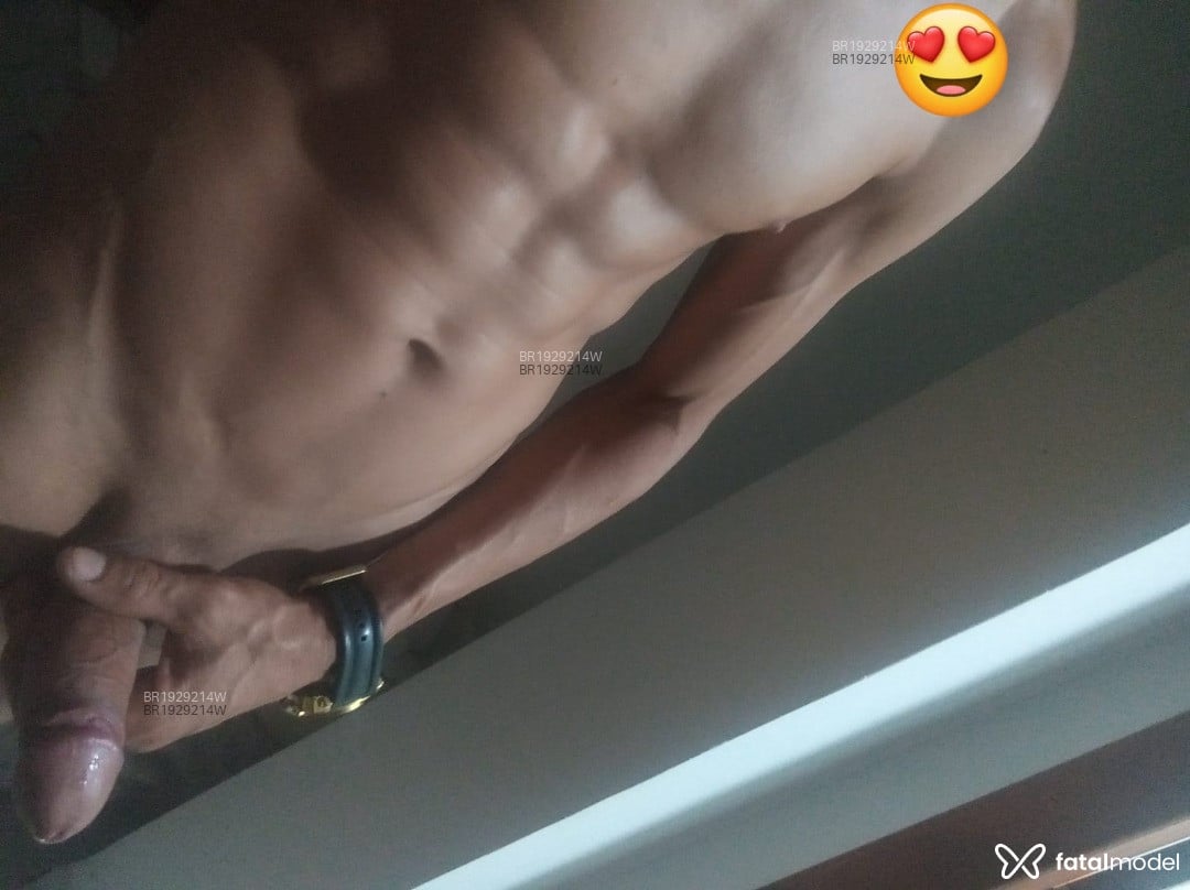 Acompanhante homem com cabelo castanho de olhos mel - Biashampaio Garcia
