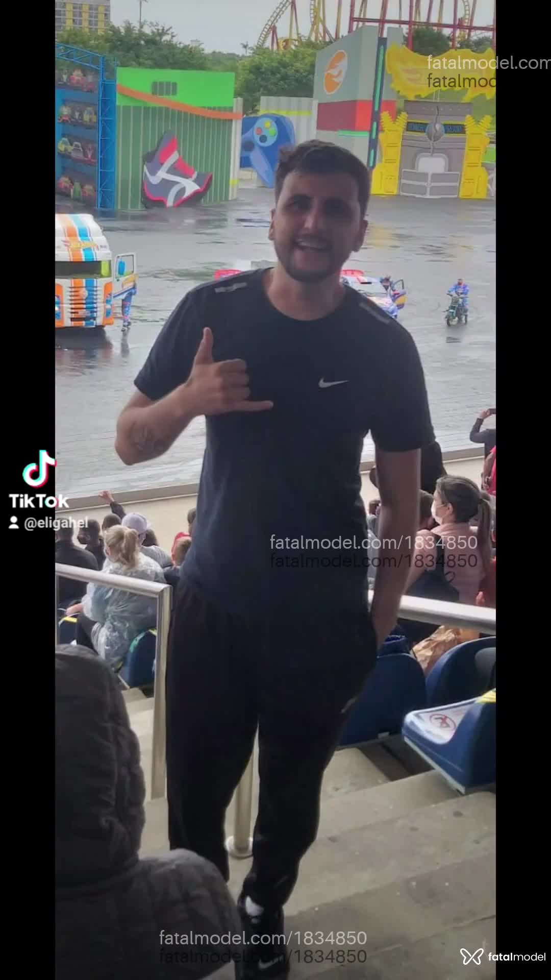 Acompanhante homem com cabelo castanho de olhos castanhos em Rio de Janeiro Acompanhante homem com cabelo castanho de olhos castanhos em Rio de Janeiro - Talles