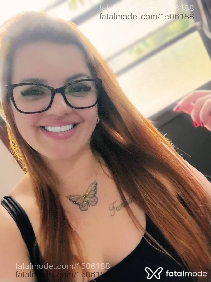 Acompanhante mulher ruiva (o) de olhos mel - KAROL MORETTI