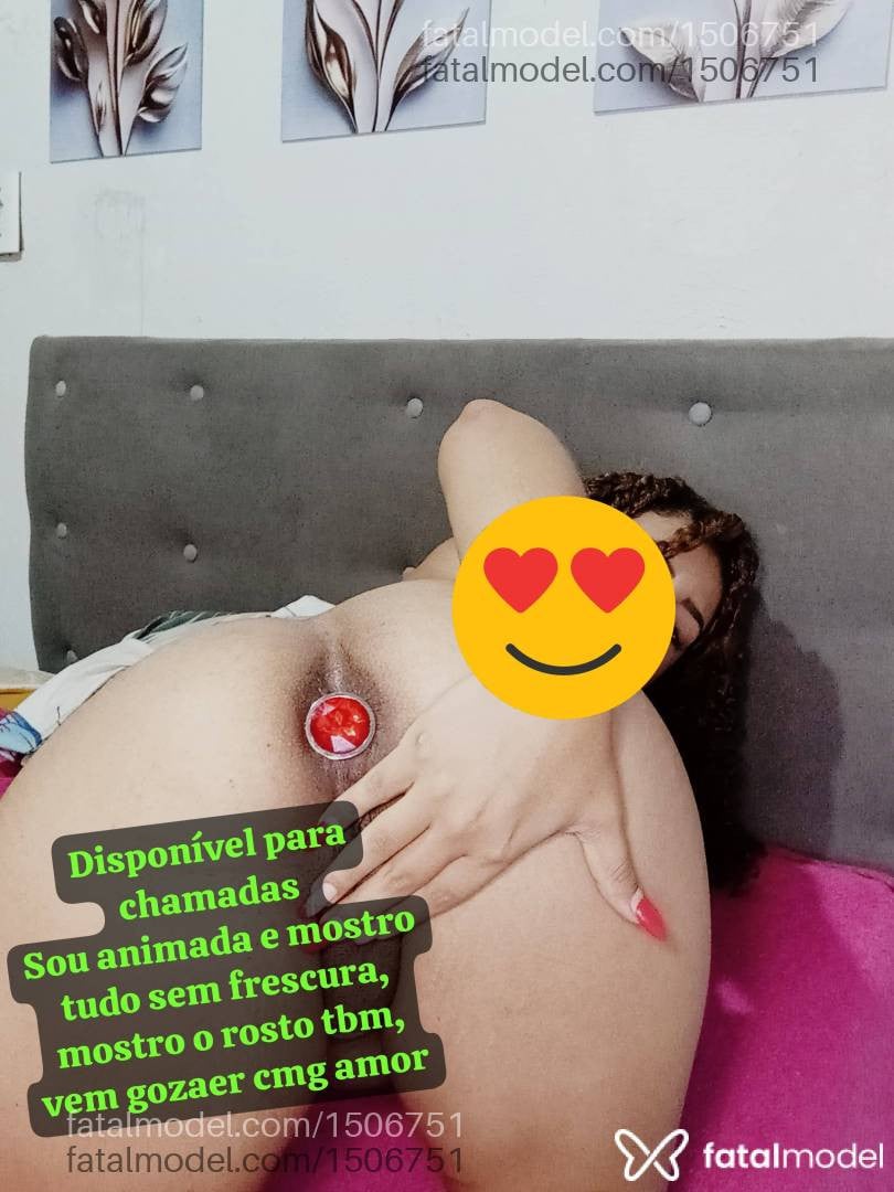 Acompanhante mulher com cabelo colorido de olhos castanhos - Merliahmar