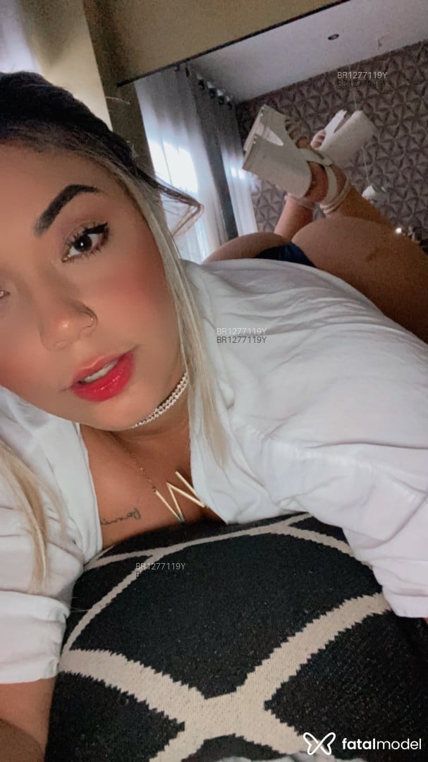 Acompanhante mulher com cabelo castanho de olhos castanhos - thais wholke