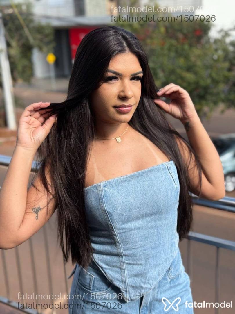 Acompanhante mulher com cabelo castanho de olhos castanhos - Mel