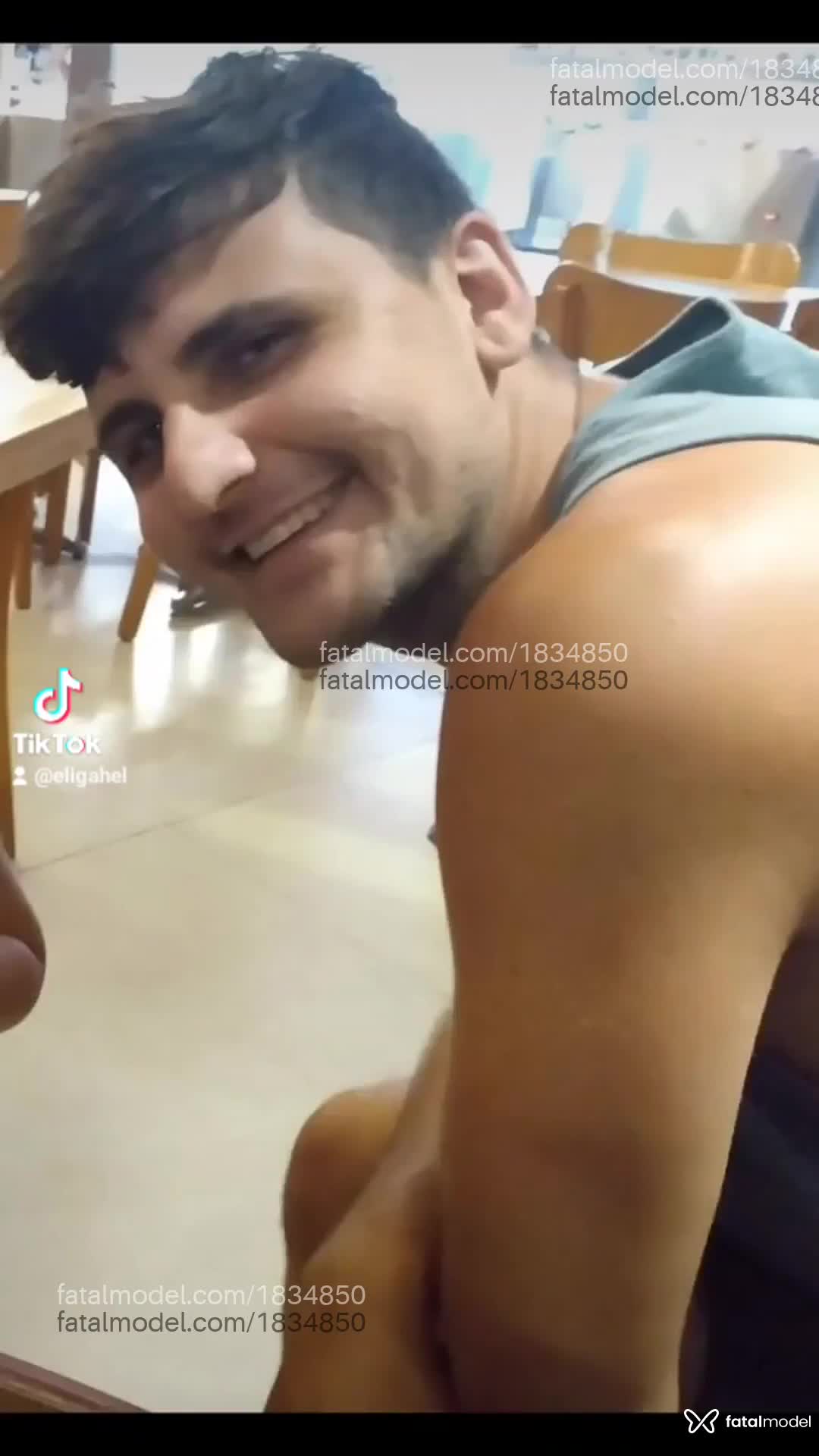 Acompanhante homem com cabelo castanho de olhos castanhos em Rio de Janeiro Acompanhante homem com cabelo castanho de olhos castanhos em Rio de Janeiro - Talles