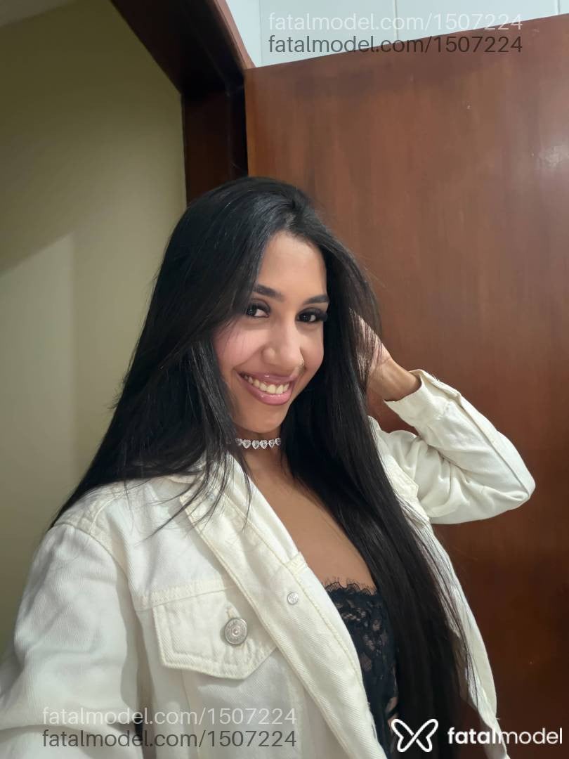 Acompanhante mulher com cabelo castanho de olhos pretos - Melina