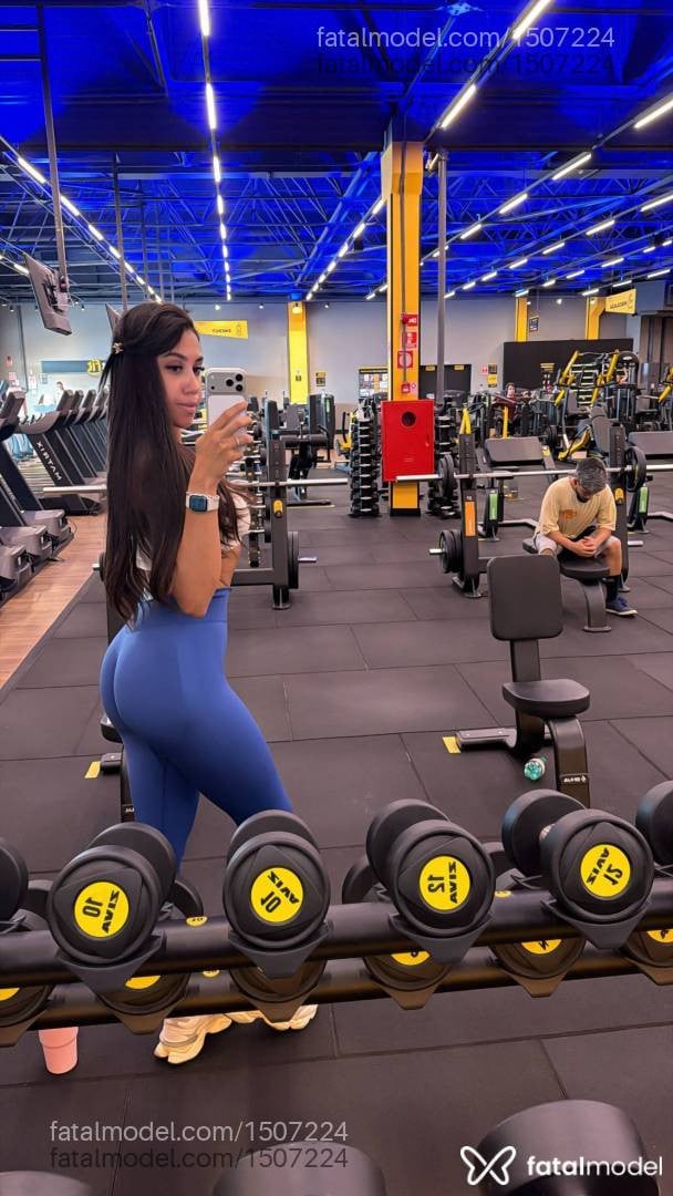 Acompanhante mulher com cabelo castanho de olhos pretos - Melina
