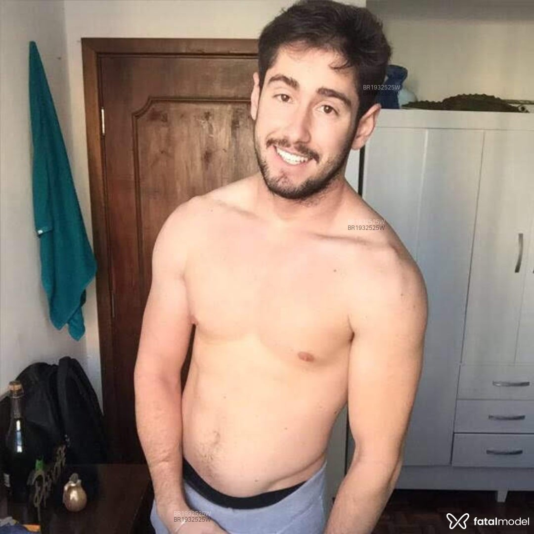 Acompanhante homem com cabelo castanho de olhos castanhos em Curitiba - Marcelo Marcelino
