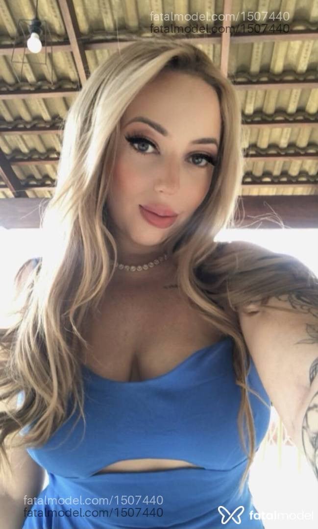 Acompanhante mulher loira (o) de olhos azuis - Alice Salles