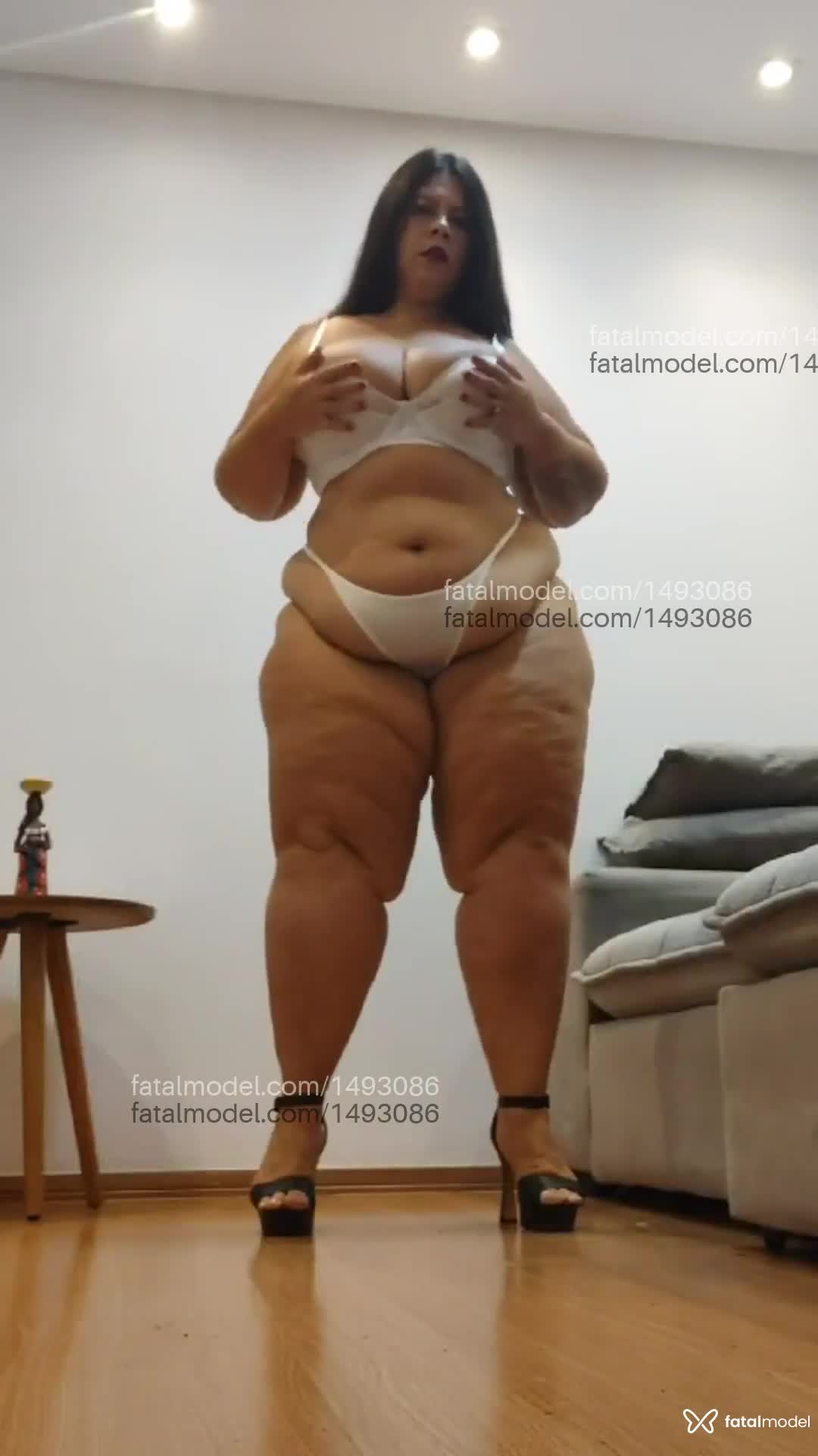 Acompanhante mulher com cabelo castanho de olhos verdes em Virtual - Aninha