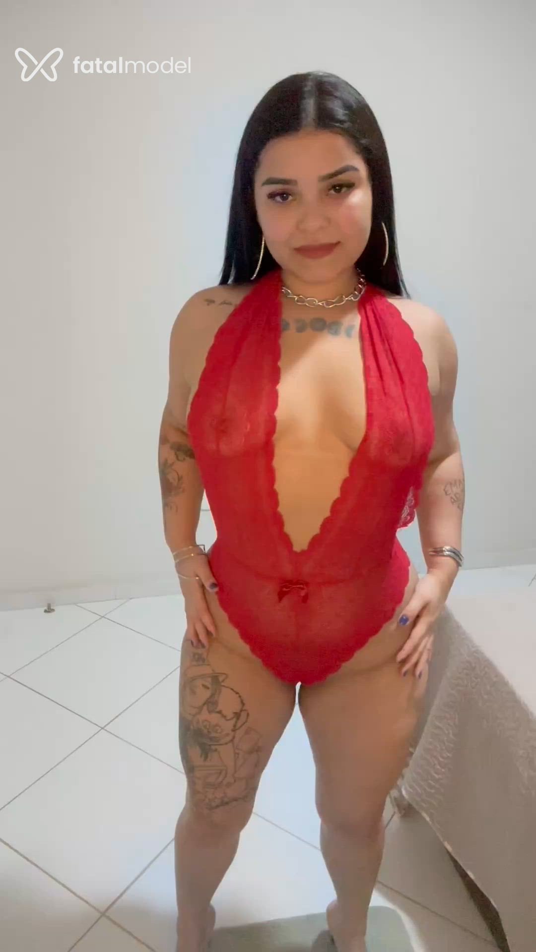 Acompanhante mulher com cabelo castanho de olhos castanhos em Porto Seguro Acompanhante mulher com cabelo castanho de olhos castanhos em Porto Seguro - Tatiana