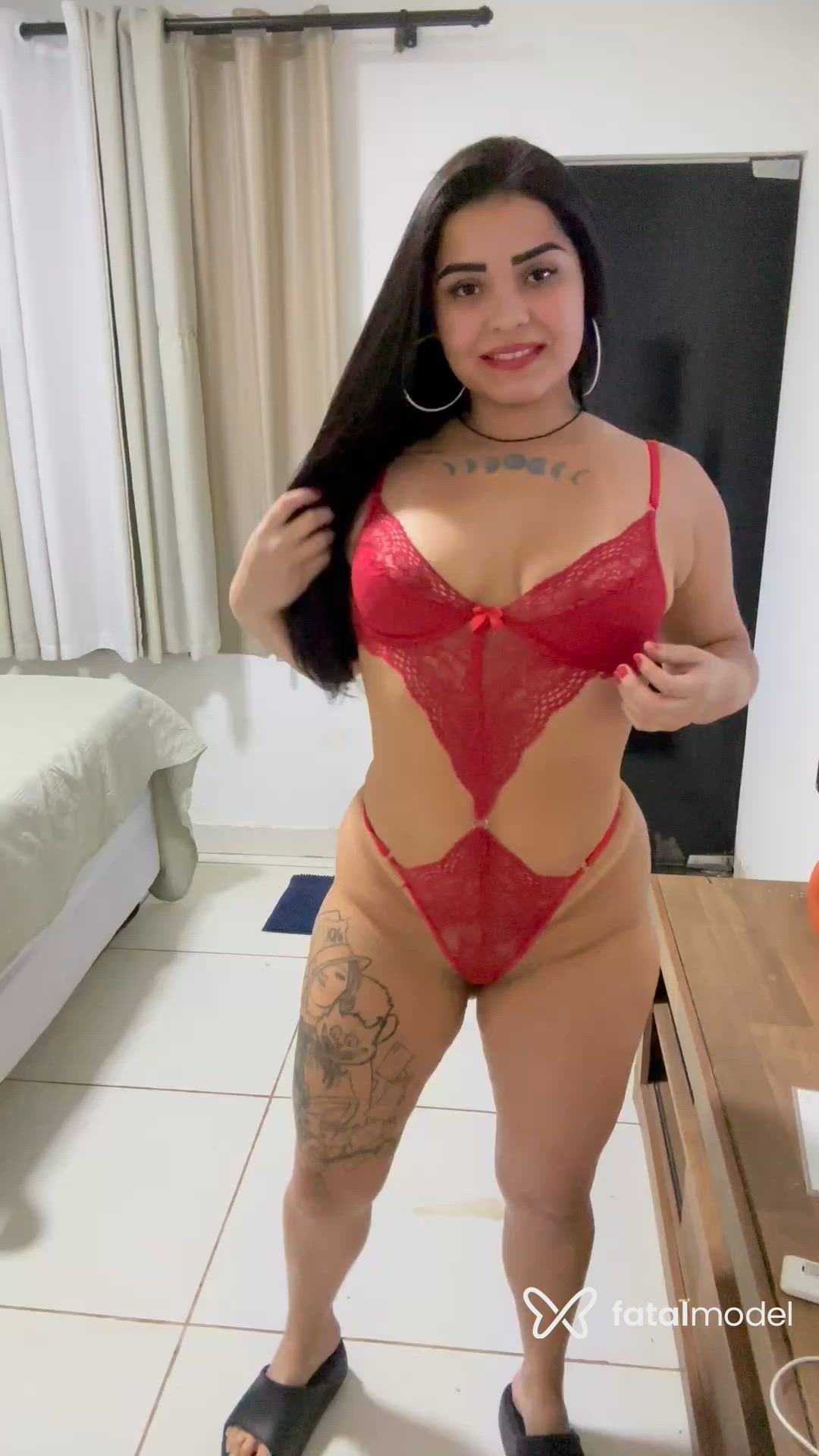 Acompanhante mulher com cabelo castanho de olhos castanhos - Tatiana