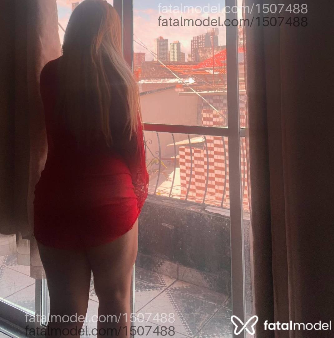 Acompanhante mulher loira (o) de olhos mel - Camila