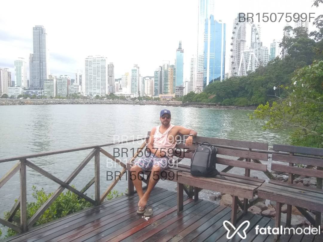 Acompanhante homem morena (o) de olhos castanhos em São José dos Pinhais Acompanhante homem morena (o) de olhos castanhos em São José dos Pinhais - Henry