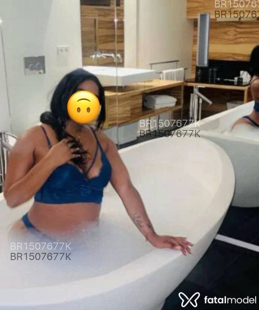 Acompanhante mulher morena (o) de olhos pretos em Pindamonhangaba - Cléo Venturini
