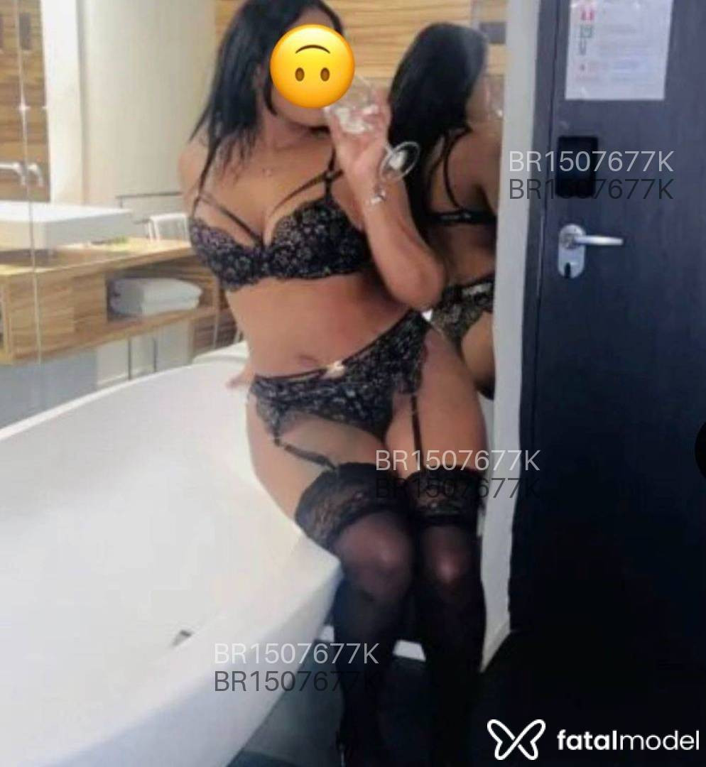 Acompanhante mulher morena (o) de olhos pretos em Pindamonhangaba - Cléo Venturini